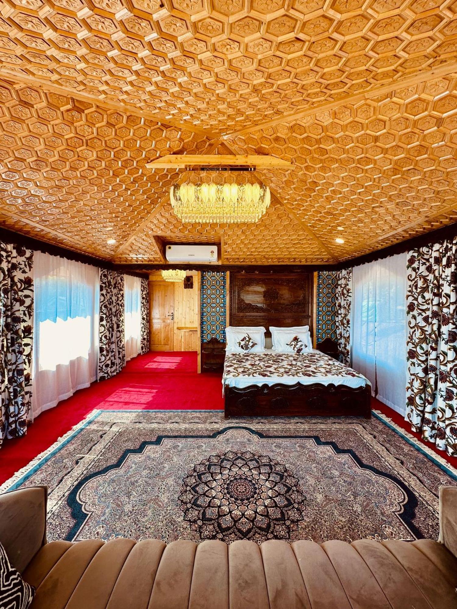 New Jacquline Heritage Houseboats Srīnagar Exterior foto