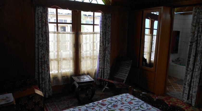 New Jacquline Heritage Houseboats Srīnagar Exterior foto
